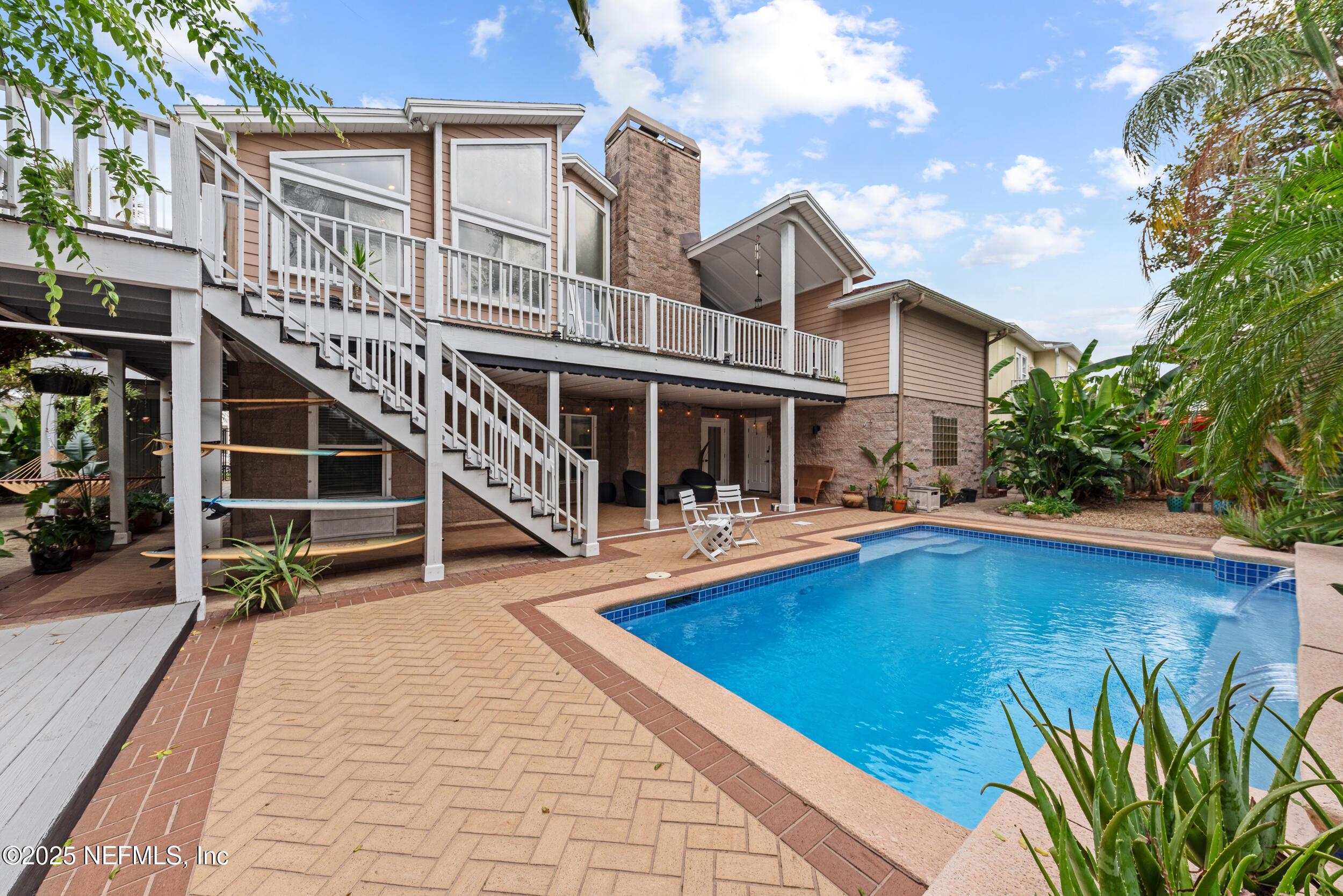 Image 3: Wrap around deck