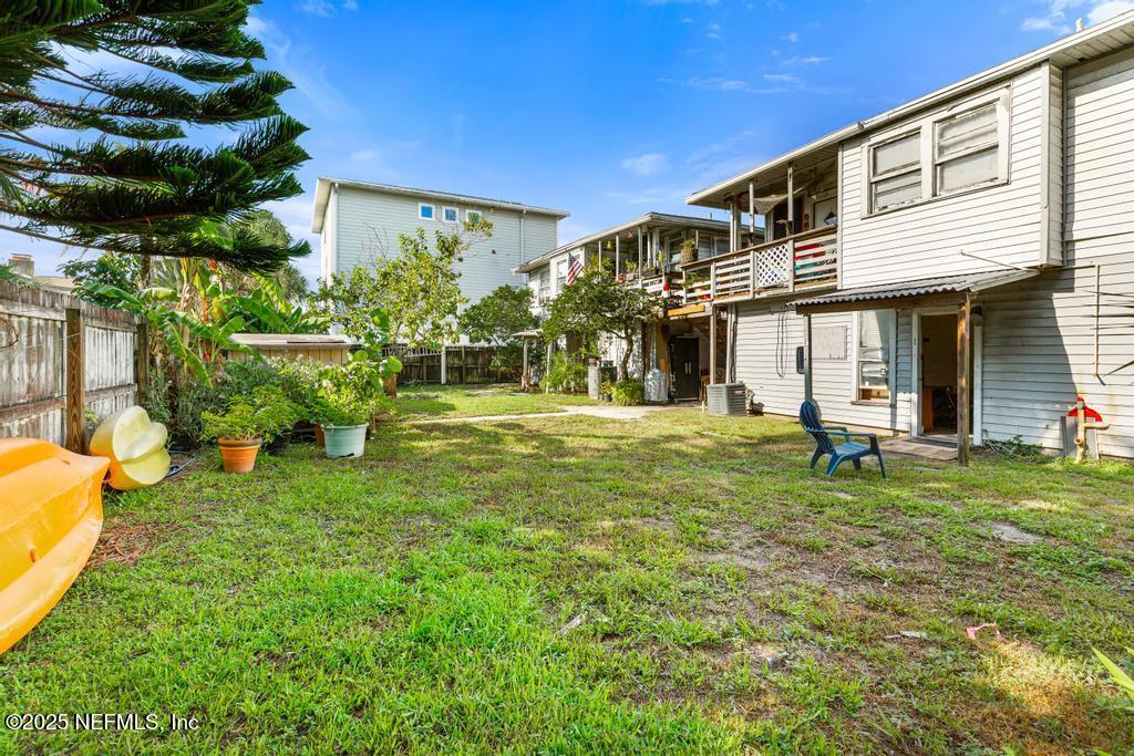 Image 2: 2223-2225 1st St S-6