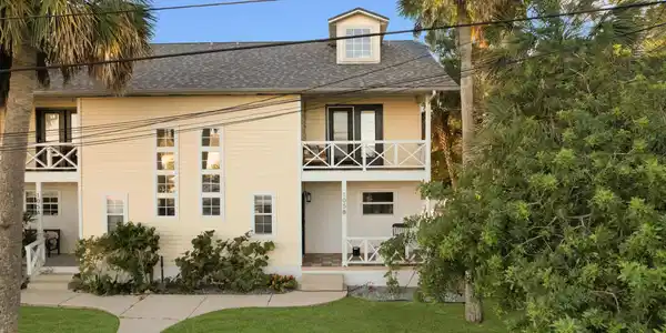 105 ARRICOLA Avenue