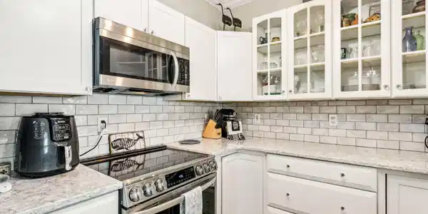 Image 4: 11-web-or-mls-13_1601 Nectarine St #I-1