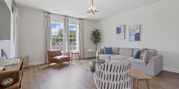 28 COMARES AVE