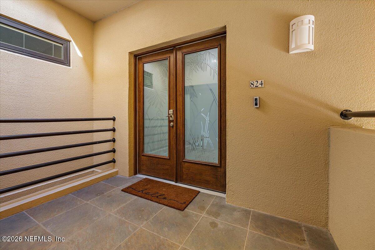Image 3: 03-Entryway