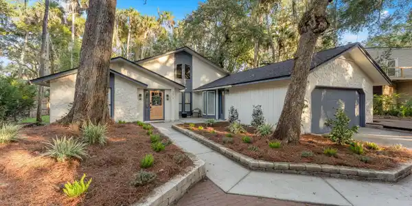 1875 LIVE OAK Lane