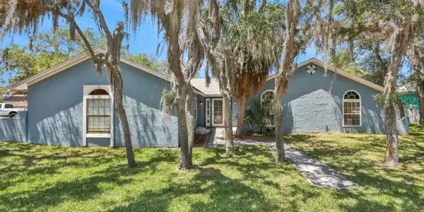 566 W TROPIC Way