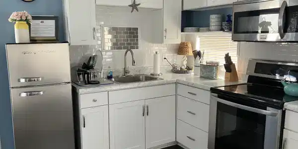Image 3: Kitchen