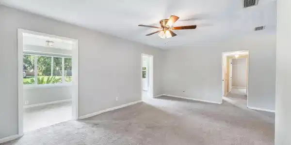 Image 4: 7-web-or-mls-Living Room