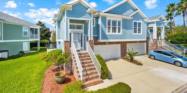 110 SUNSET CIR S