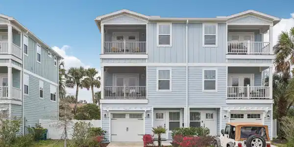 Image 2: townhome-near-beach-jax-fl.jpg