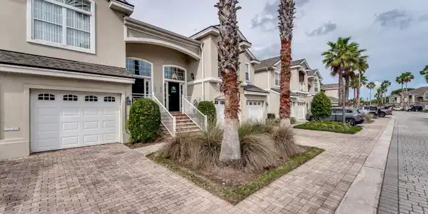 1055 MAKARIOS DR