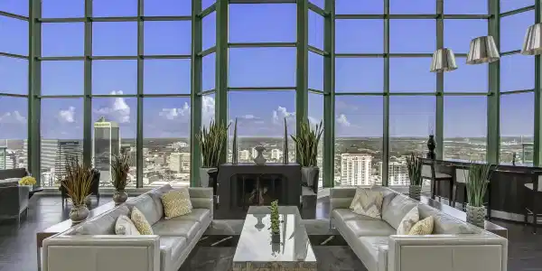 Image 4: RESIDENT CLUB ROOM