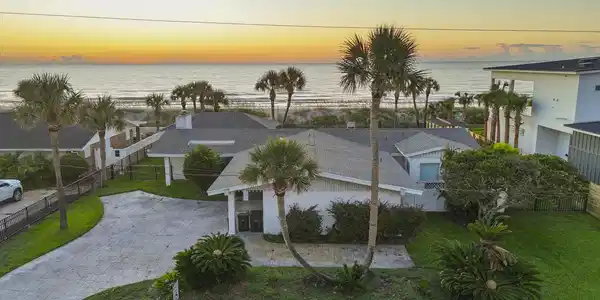 851 BEACH Avenue