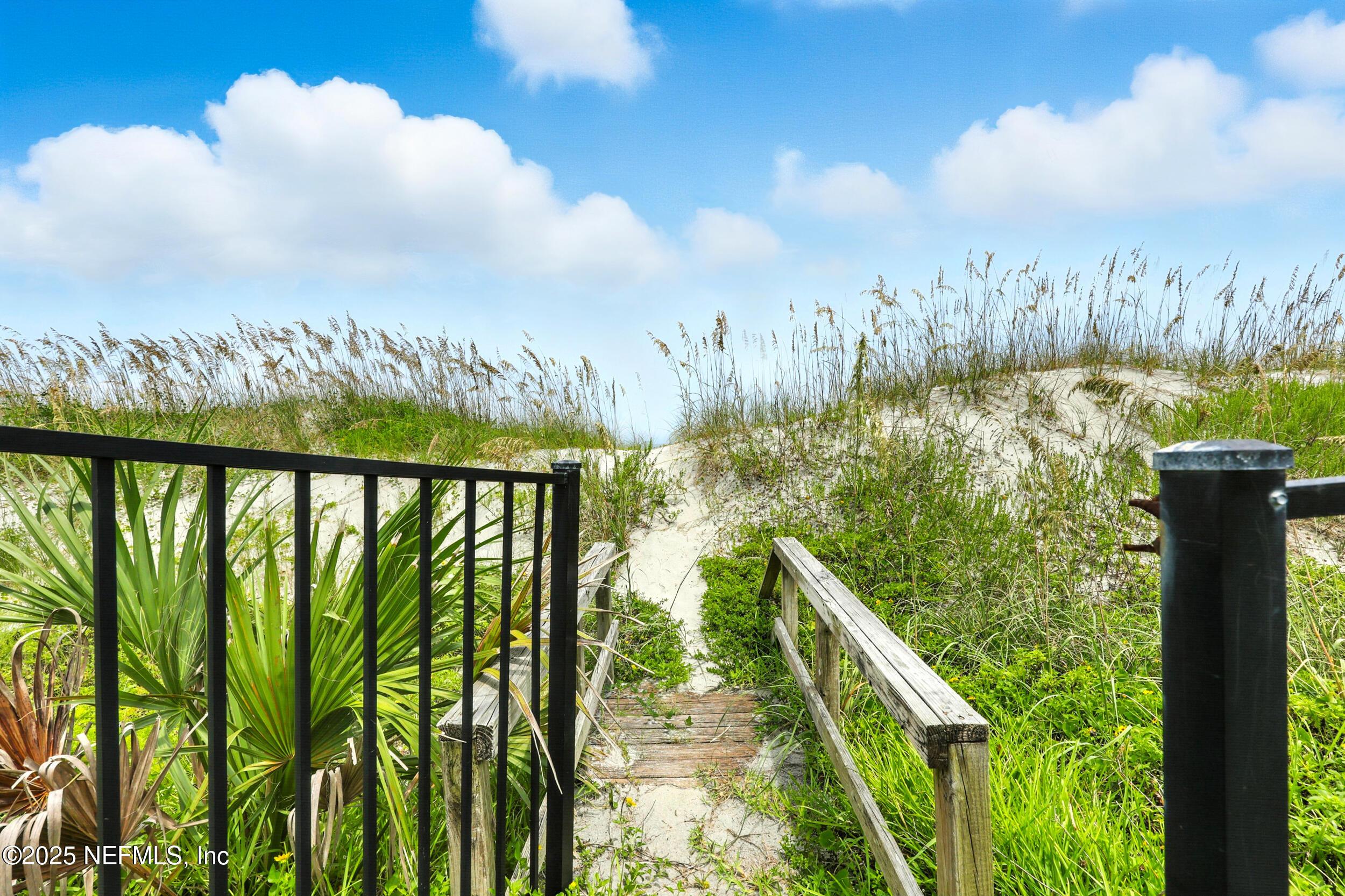 Image 2: 15_the real estateographers_031