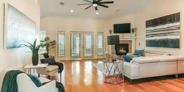 Image 3: Living Area