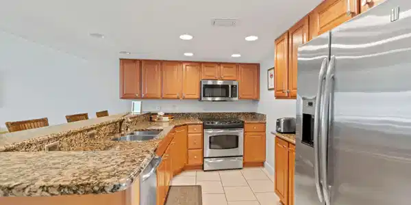Image 3: 10-Kitchen