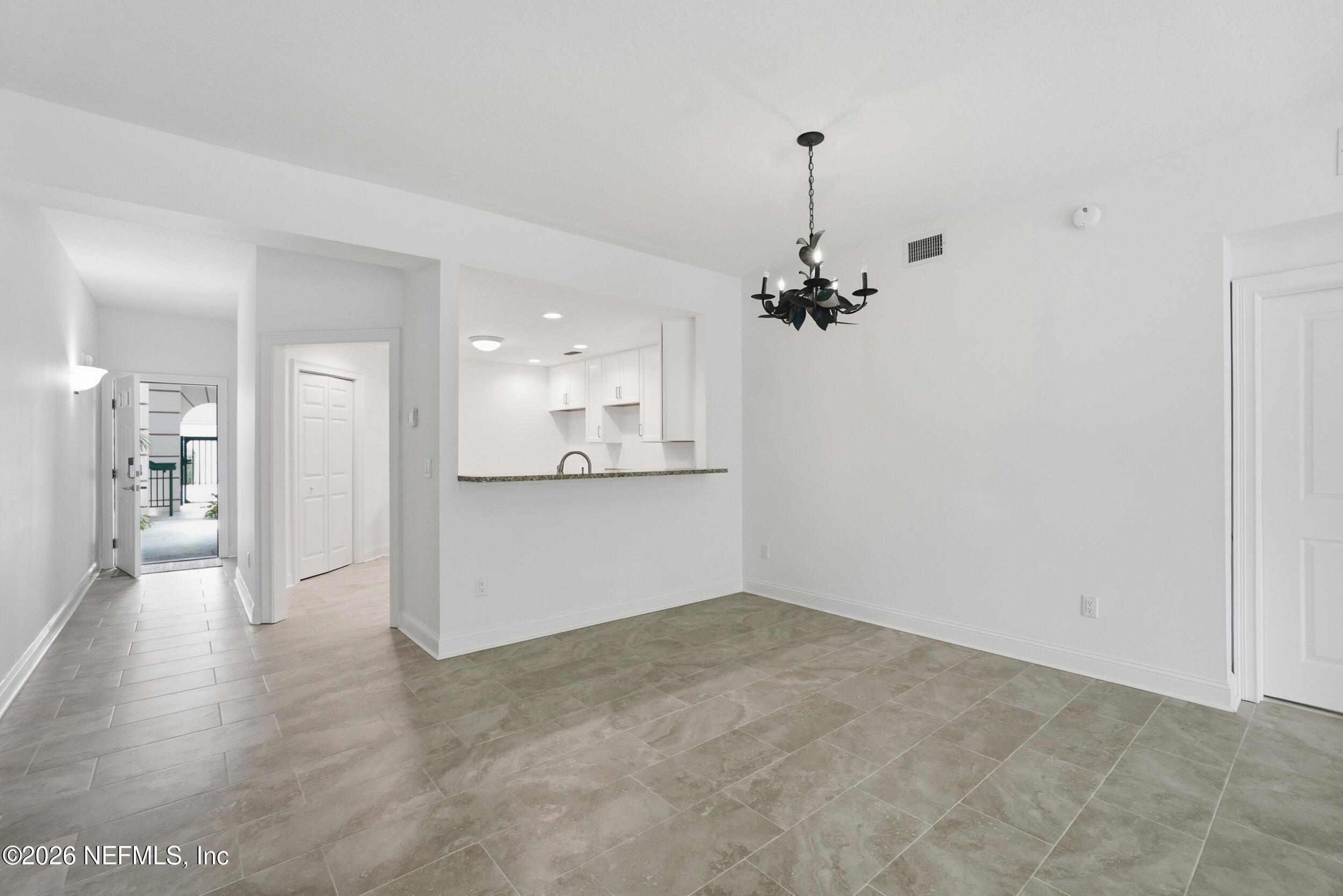 Image 4: 100 bermuda bay cir-005
