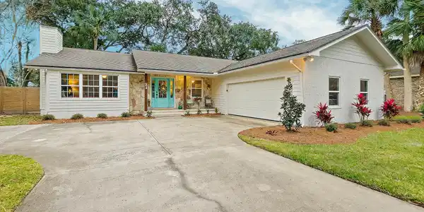 21 LEE Drive