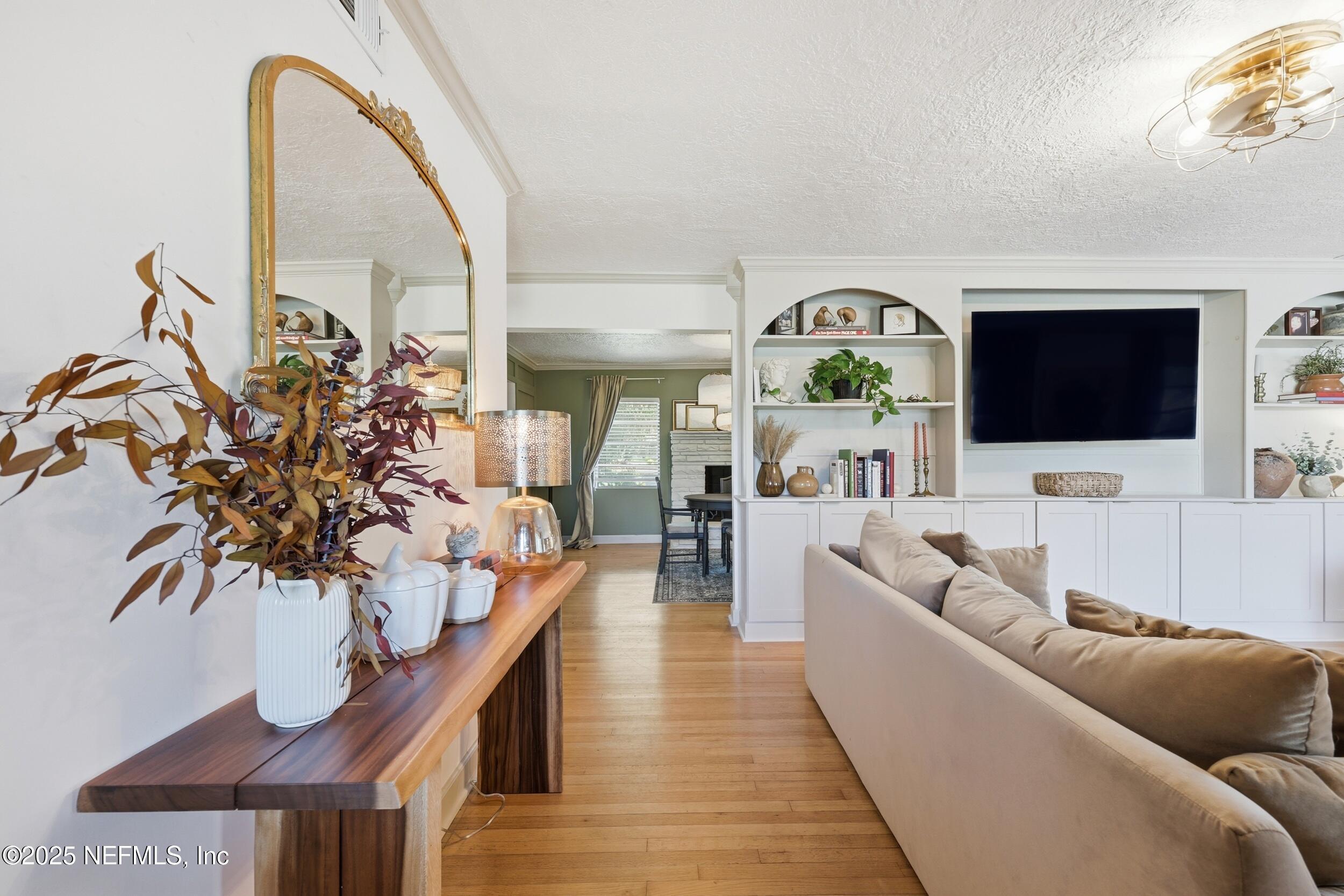 Image 4: Entry into Living Room