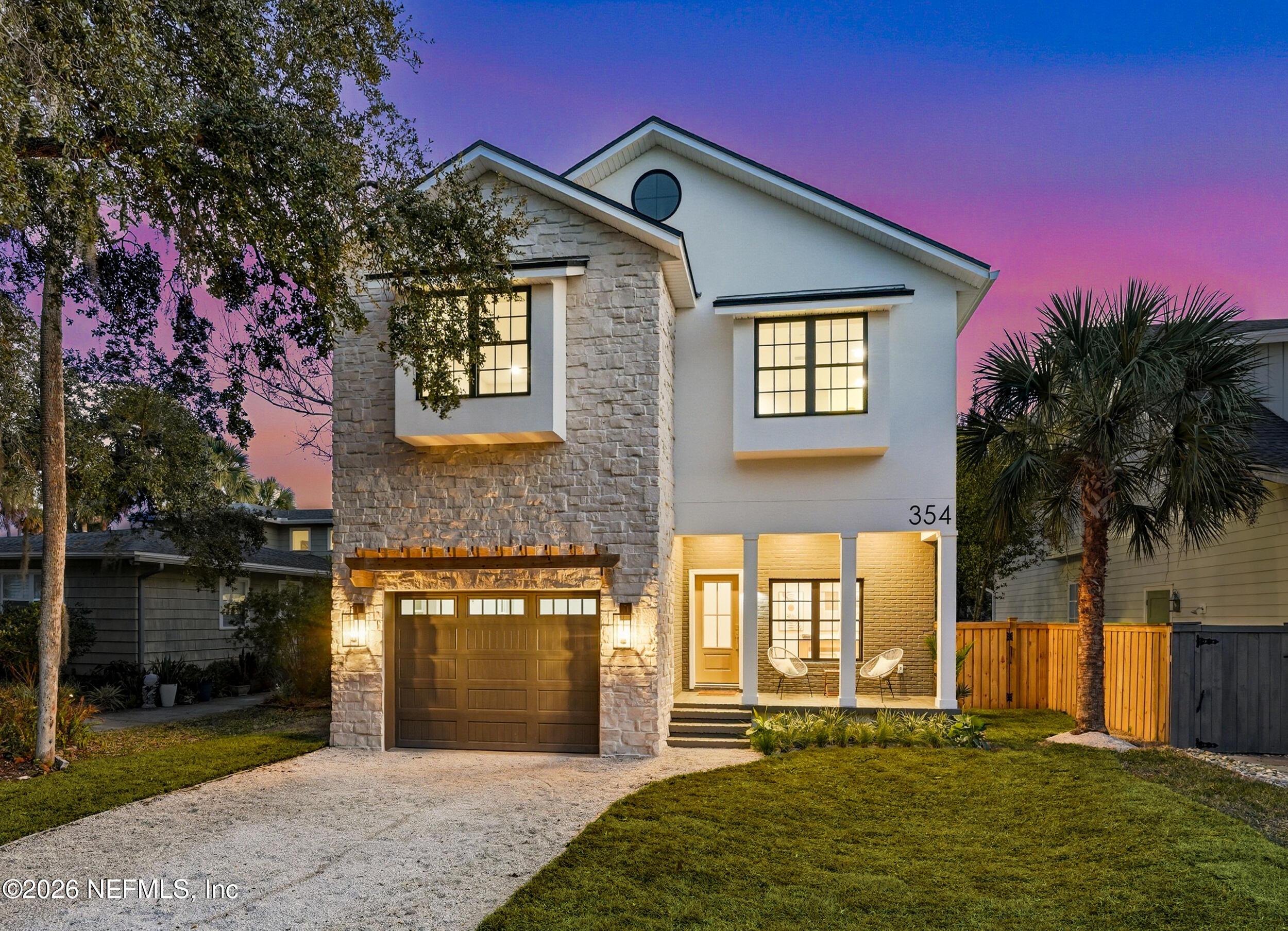 Image 1: NEW CUSTOM HOME