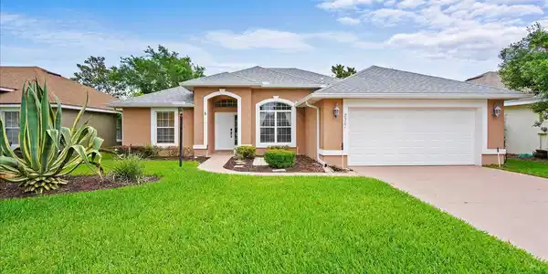 2361 COMMODORES CLUB Boulevard