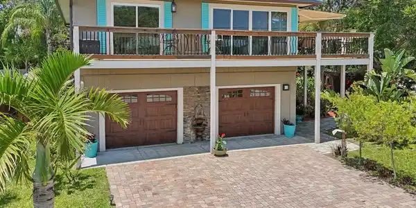 136 SHERWOOD Avenue