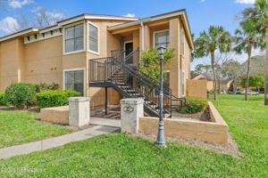 906 SHORELINE CIR