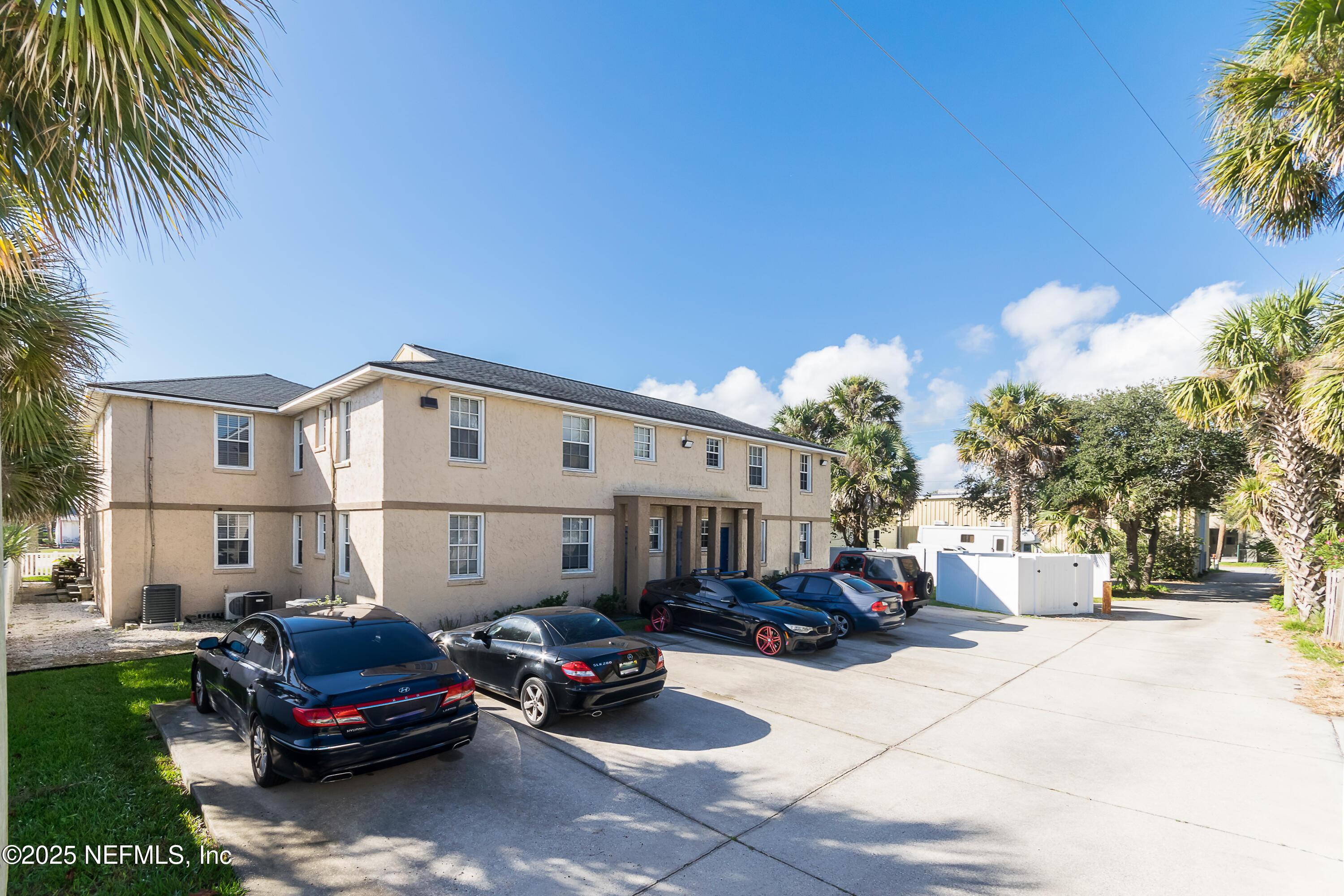 Image 2: Palms Court Condominiums