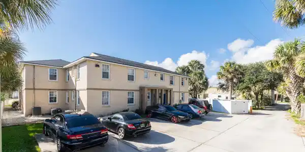 Image 2: Palms Court Condominiums