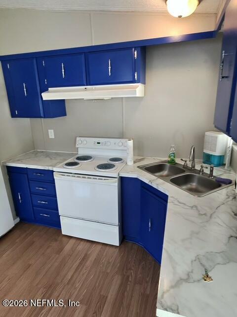 Image 4: Kitchen