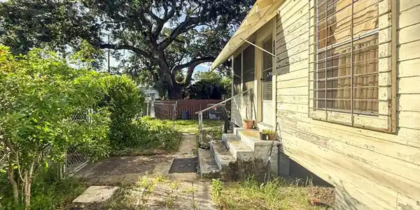 Image 3: 4C03B84D-FBF1-406D-AE3A-287D6DE9E2FC_1_1