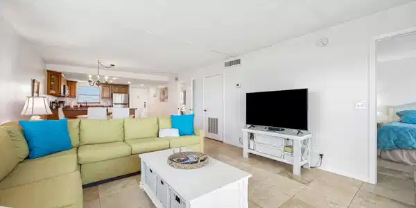 Image 4: 4-web-or-mls-3240 S Fletcher Ave-13