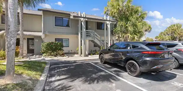 18 VILLAGE LAS PALMAS Circle