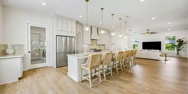 Image 4: Large Chef's Kitchen