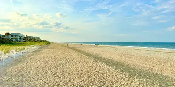 Image 4: Walk to the Beach!