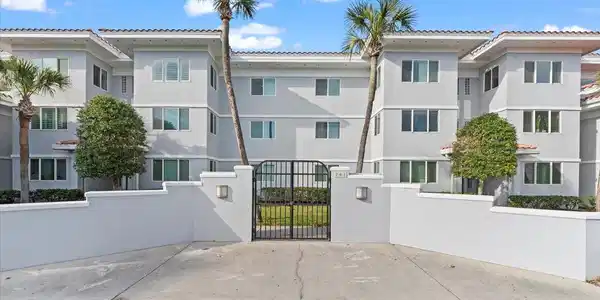 201 10TH Avenue N