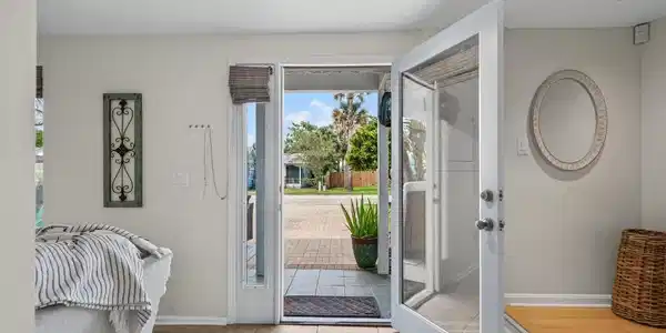Image 4: Entry way