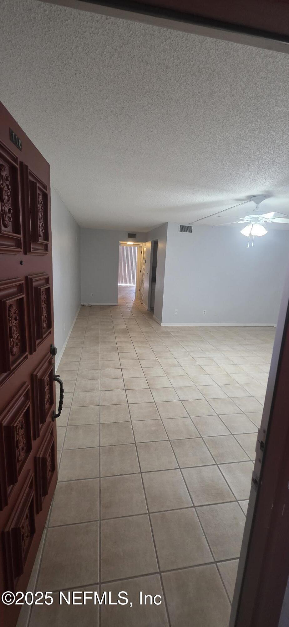 Image 4: Entryway