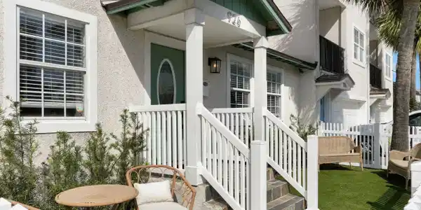 Image 3: 926 2ND Street S., A