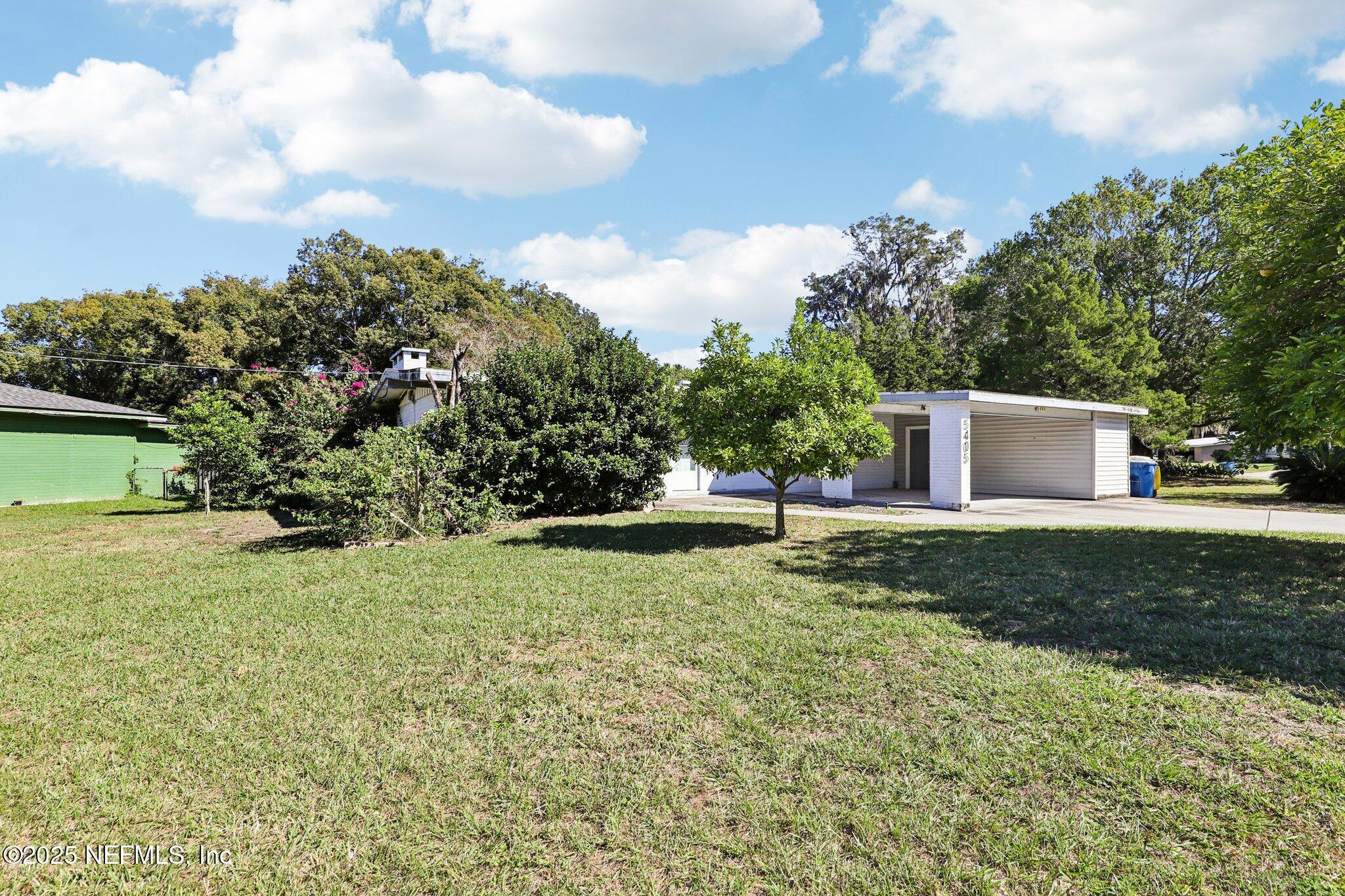 Image 3: Front Yard