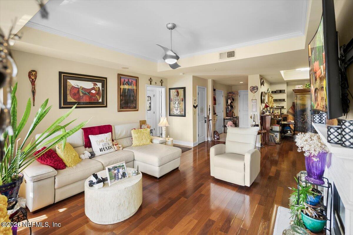Image 2: Living Room
