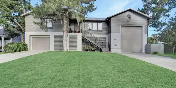 430 ARRICOLA Avenue