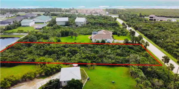 Image 4: View of lot from West/Atlantic Ocean