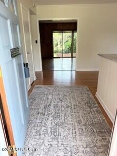 Image 4: entry to LR & fam room