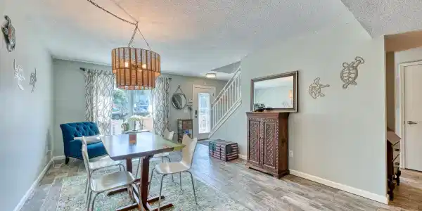 Image 3: Dining Room - View 3