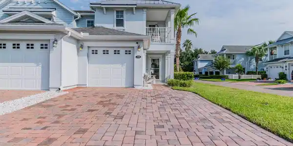 135 ISLANDER DR