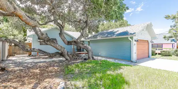622 OLD BEACH Road