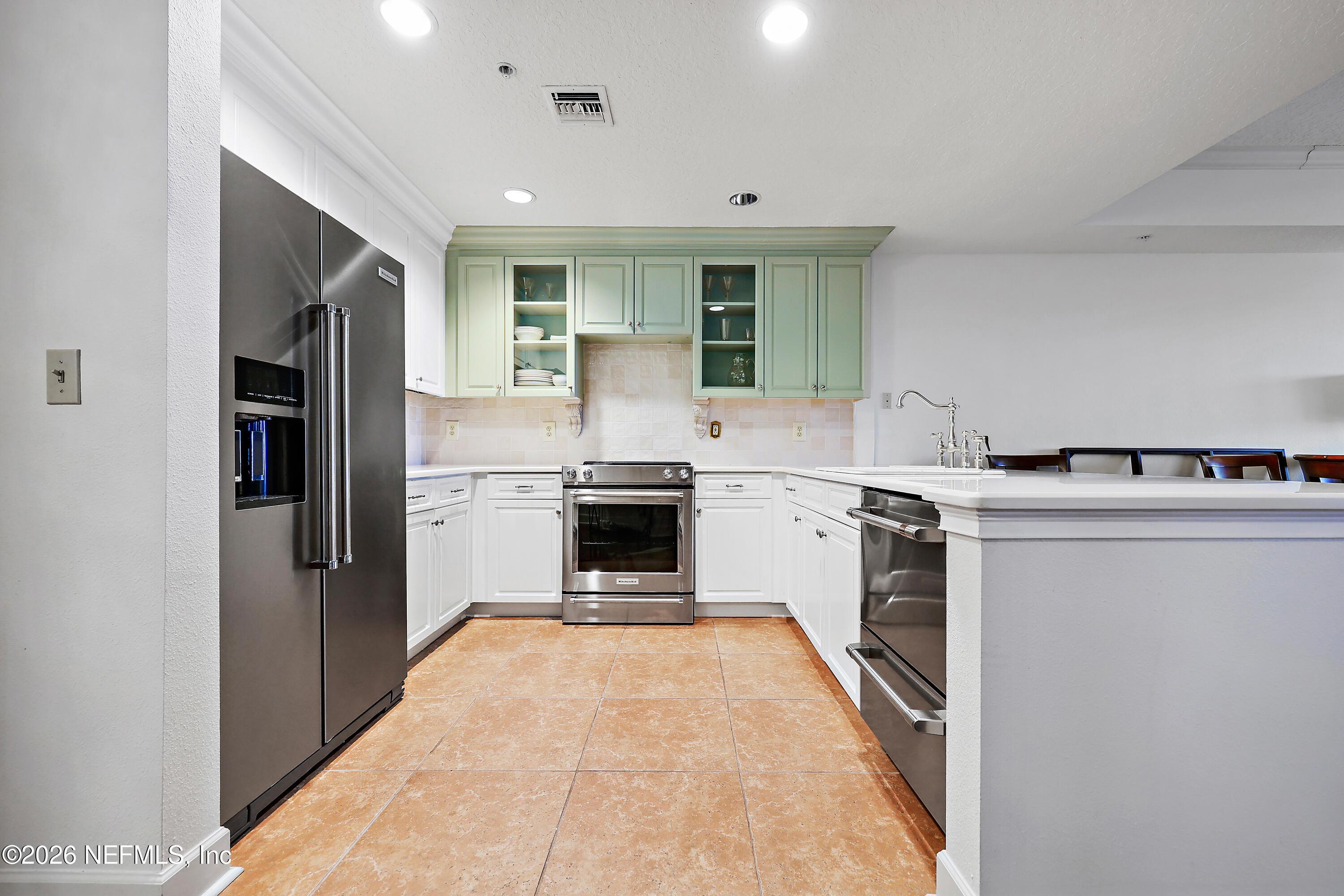 Image 2: 06-Kitchen