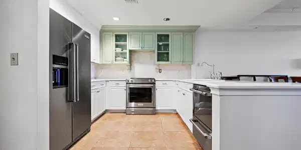 Image 2: 06-Kitchen