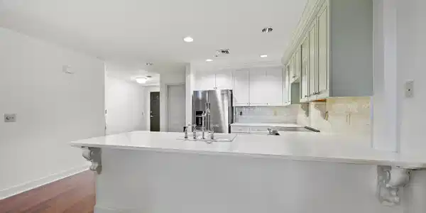 Image 3: 12-Kitchen