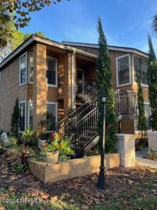 833 SHORELINE Circle