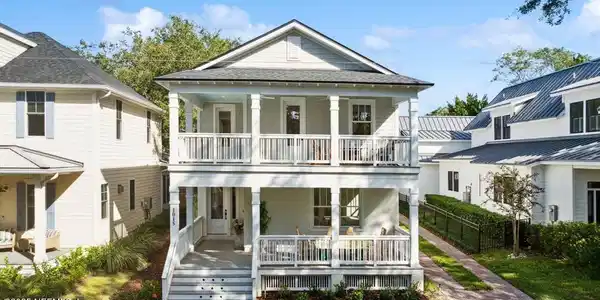 1015 SOMERUELUS Street
